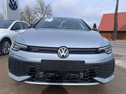 Oyster silver metallic Neu 2025 VW Golf VIII GTI Limousine | 40.998 € (Guter Preis)