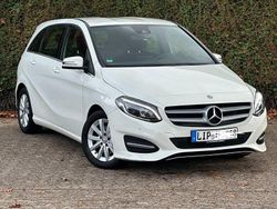 Weiß Gebraucht 2015 Mercedes B180 Edition Van / Kleinbus | 14.400 € (Fairer Preis)