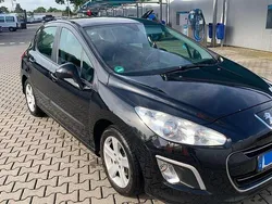 Schwarz Gebraucht 2012 Peugeot 308 Access Limousine | 2.699 € (Fairer Preis)
