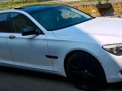 Weiß Gebraucht 2009 BMW 750 Limousine | 7.000 €