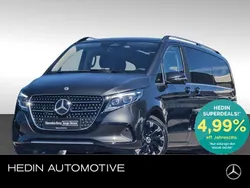 Grau Gebraucht 2024 Mercedes V250 Avantgarde Van / Kleinbus | 76.993 €