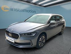 Grau Neu 2025 Skoda Superb Kombi | 45.899 € (Teuer)