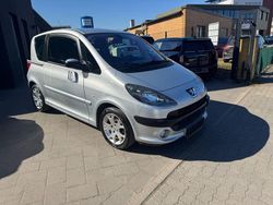 Grau Gebraucht 2009 Peugeot 1007 Premium Kleinwagen | 2.990 € (Fairer Preis)