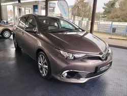 Grau Gebraucht 2016 Toyota Auris Touring Sports Executive Kombi | 13.200 € (Etwas zu teuer)