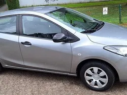 Grau Gebraucht 2013 Mazda 2 Center-Line Limousine | 4.400 € (Guter Preis)
