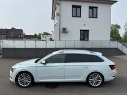 Weiß Gebraucht 2017 Skoda Superb LAURIN & KLEMENT Kombi | 17.490 € (Fairer Preis)