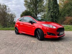 Rot Gebraucht 2016 Ford Fiesta ST-Line Kleinwagen | 8.490 € (Fairer Preis)