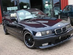 Blau Gebraucht 1996 BMW 318 Cabriolet M Sport Cabrio | 9.900 €