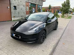Schwarz Gebraucht 2023 Tesla Model Y Long Range SUV | 38.990 € (Fairer Preis)
