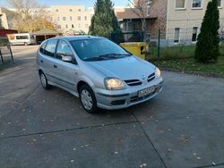 Grau Gebraucht 2003 Nissan Almera Tino Van / Kleinbus | 1.200 € (Fairer Preis)