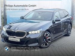 Black sapphire Gebraucht 2024 BMW 550e M Sport Kombi | 78.800 € (Guter Preis)