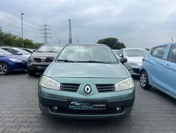 Grün Gebraucht 2004 Renault Mégane II Expression Limousine | 2.999 € (Etwas zu teuer)