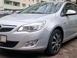 Silber Gebraucht 2011 Opel Astra Kombi | 2.050 € (Guter Preis)