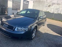 Grau Gebraucht 2001 Audi A4 Limousine | 3.600 € (Etwas zu teuer)