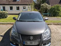 Grau Gebraucht 2011 Suzuki Kizashi Limousine | 8.900 € (Fairer Preis)