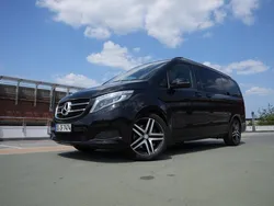 Schwarz Gebraucht 2017 Mercedes V250 Edition Van / Kleinbus | 31.000 € (Fairer Preis)