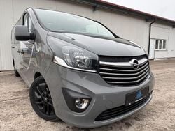 Grau Gebraucht 2017 Opel Vivaro Sport Van / Kleinbus | 13.999 € (Fairer Preis)