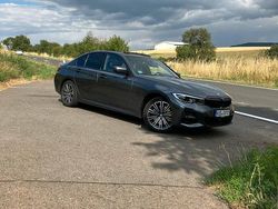 Grau Gebraucht 2019 BMW 330e M Sport Limousine | 25.000 € (Fairer Preis)