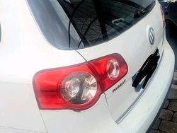 Weiß Gebraucht 2006 VW Passat Kombi | 1.200 € (Guter Preis)