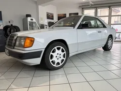 Weiß Gebraucht 1989 Mercedes 230 Coupé | 10.900 €
