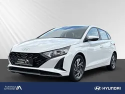 Weiß Neu 2025 Hyundai i20 Trend Limousine | 24.890 € (Etwas zu teuer)