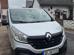 Silber Gebraucht 2016 Renault Traffic Van / Kleinbus | 10.400 €