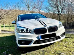 Weiß Gebraucht 2015 BMW 220 Active Tourer Sport Line Van / Kleinbus | 12.800 € (Fairer Preis)