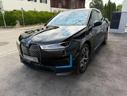 Black sapphire metallic Gebraucht 2024 BMW iX Sport Line SUV | 61.900 € (Etwas zu teuer)