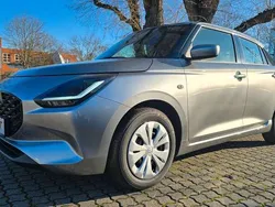 Premium silver Neu 2025 Suzuki Swift Club Kleinwagen | 17.950 €