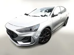 Silber Gebraucht 2023 Ford Focus ST-Line Limousine | 20.988 € (Guter Preis)