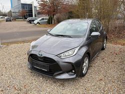 Grau Gebraucht 2023 Toyota Yaris Hybrid Comfort Limousine | 20.850 € (Fairer Preis)