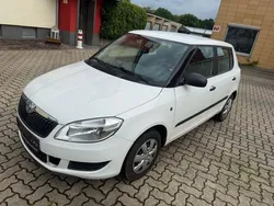 Weiß Gebraucht 2013 Skoda Fabia Kleinwagen | 3.999 € (Fairer Preis)