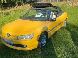 Gelb Gebraucht 1999 Peugeot 306 Cabriolet Cabrio | 3.500 €