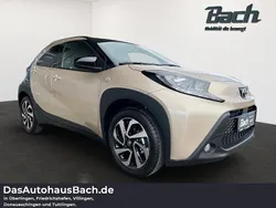 Ginger beige / schwarz Neu 2025 Toyota Aygo Kleinwagen | 20.040 €