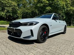 Grau Gebraucht 2023 BMW 330e M Sport Limousine | 45.700 € (Etwas zu teuer)
