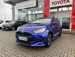 Blau Gebraucht 2024 Toyota Yaris Hybrid Comfort Limousine | 23.490 € (Fairer Preis)