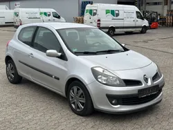Grau Gebraucht 2005 Renault Clio II Limousine | 2.450 € (Fairer Preis)