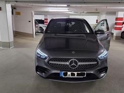 Grau Gebraucht 2021 Mercedes B200 AMG line Van / Kleinbus | 19.800 € (Fairer Preis)