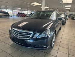 Grau Gebraucht 2009 Mercedes E220 Limousine | 8.990 € (Fairer Preis)