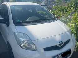 Weiß Gebraucht 2010 Toyota Yaris Limousine | 3.300 € (Fairer Preis)