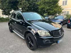 Schwarz Gebraucht 2006 Mercedes ML320 AMG SUV | 7.499 €