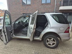 Grau Gebraucht 2001 Mercedes ML270 SUV | 4.500 € (Teuer)