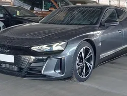 Grau Gebraucht 2022 Audi e-tron GT quattro Sport Limousine | 44.988 € (Teuer)