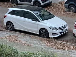 Weiß Gebraucht 2019 Mercedes B200 Van / Kleinbus | 6.999 €