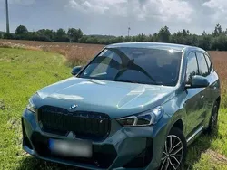 Grün Gebraucht 2023 BMW iX1 M Sport SUV | 44.000 € (Fairer Preis)