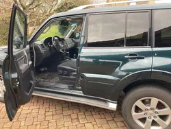 Grün Gebraucht 2008 Mitsubishi Pajero Intense SUV | 12.900 € (Etwas zu teuer)