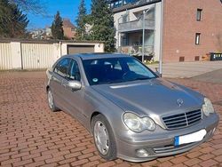 Grau Gebraucht 2004 Mercedes C320 Avantgarde Limousine | 5.990 €