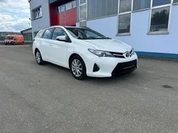 Weiß Gebraucht 2014 Toyota Auris Touring Sports Cool Kombi | 4.990 € (Fairer Preis)