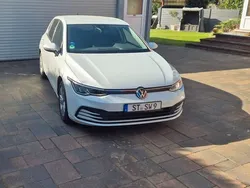 Weiß Gebraucht 2022 VW Golf VIII Life Limousine | 20.400 € (Guter Preis)