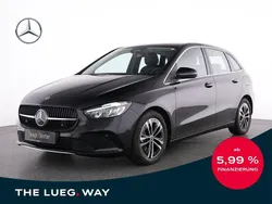 Schwarz metalliclack kosmossch Gebraucht 2024 Mercedes B180 Progressive Van / Kleinbus | 30.285 € (Superpreis)